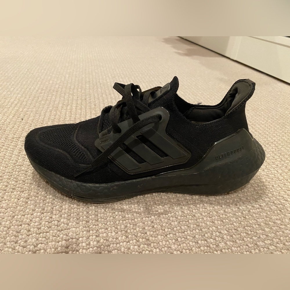 adidas Men's Ultraboost 22 Running Shoes - Size US 9.  GZ0127 | Free Shipping!